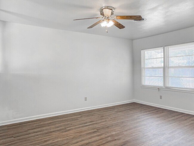 Foto del edificio - Pre-Leasing - 3 bed 2 bath
