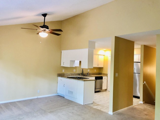 Building Photo - 4844 Belleview Ave