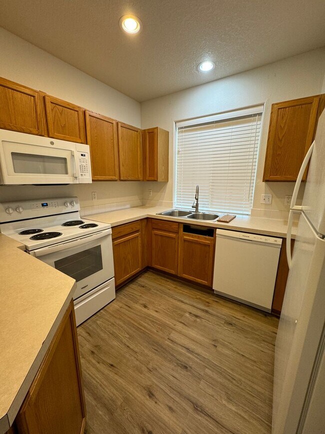 Foto del edificio - 1118 Nichols Ln