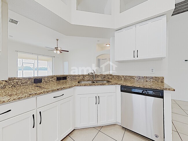 Foto del edificio - 8326 Canterbury Lake Blvd