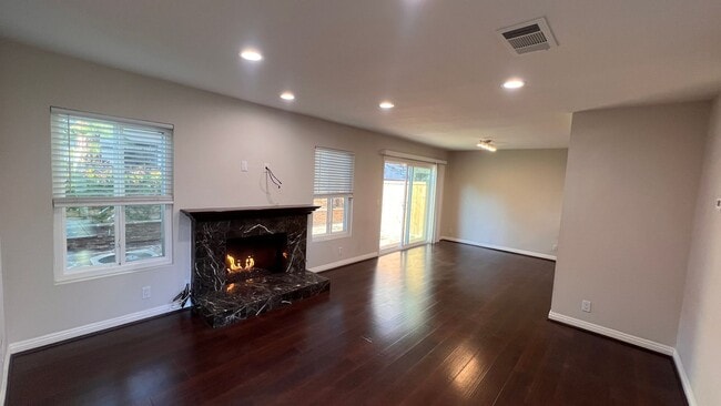 Foto del edificio - Newly updated 3-bedroom, 2.5-bath Hampton ...