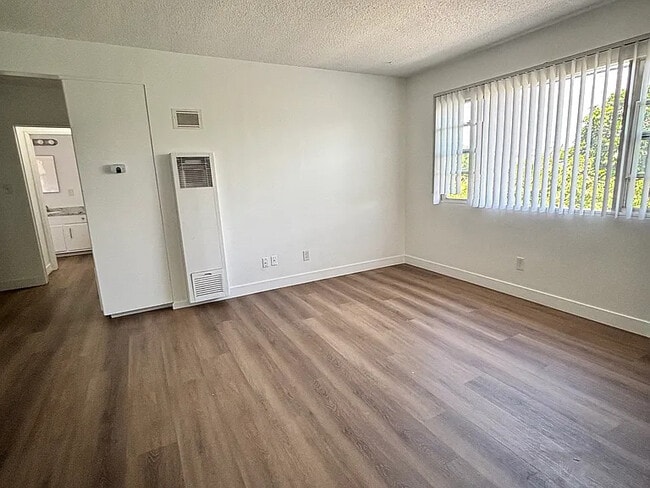 Building Photo - 9361 Cellini Ave