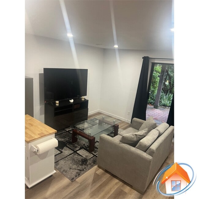 Photo du bâtiment - 345B Evergreen Dr