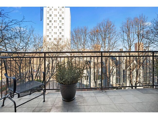 Foto del edificio - 210 W Grant St