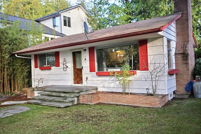 Building Photo - Martha Lake House