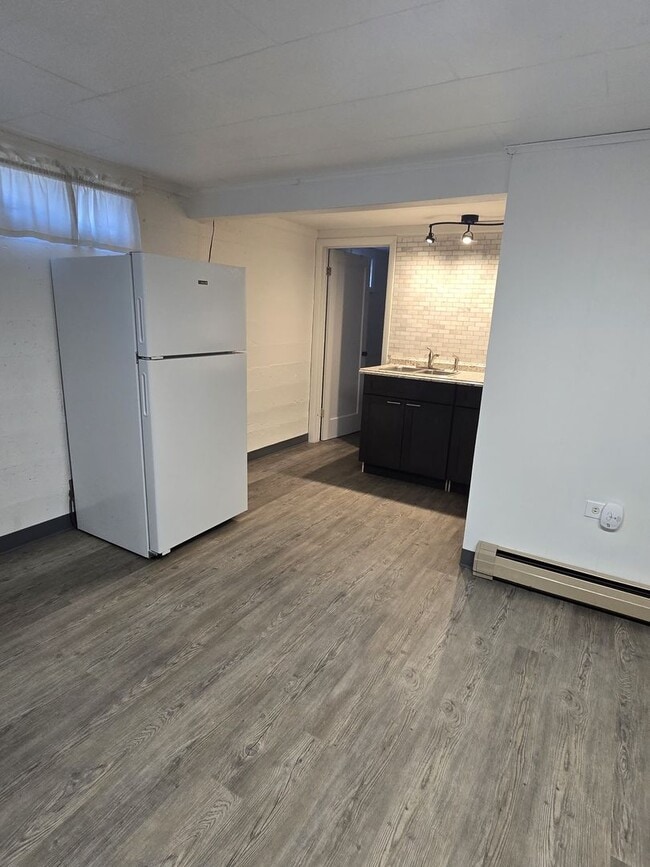Building Photo - Studio apartment