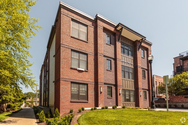 Building Photo - Mayfair West End