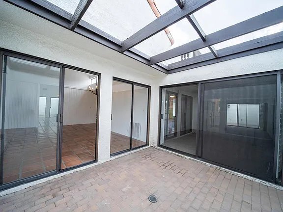 Building Photo - 20 San Sebastian Dr