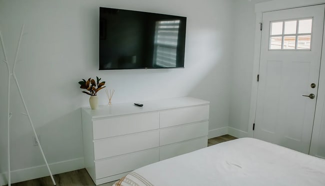 Building Photo - Fully Furnished Studio Apartment!