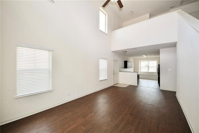 Foto del edificio - 1620 Bryant Dr