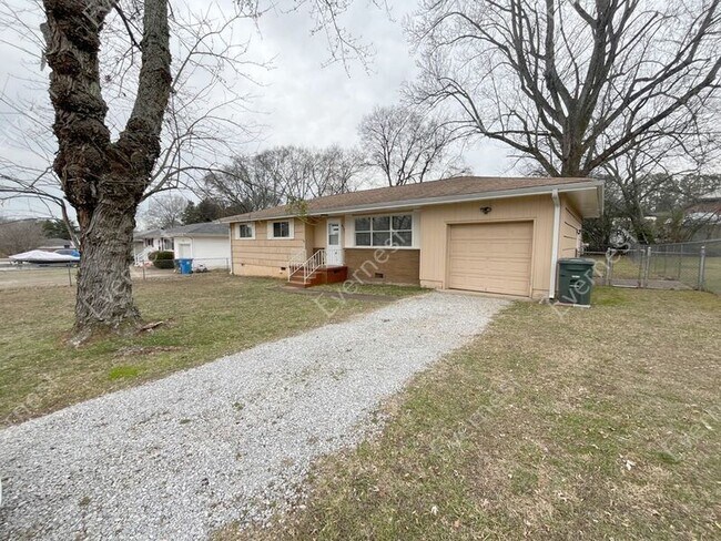 Building Photo - 4709 Clover Ln