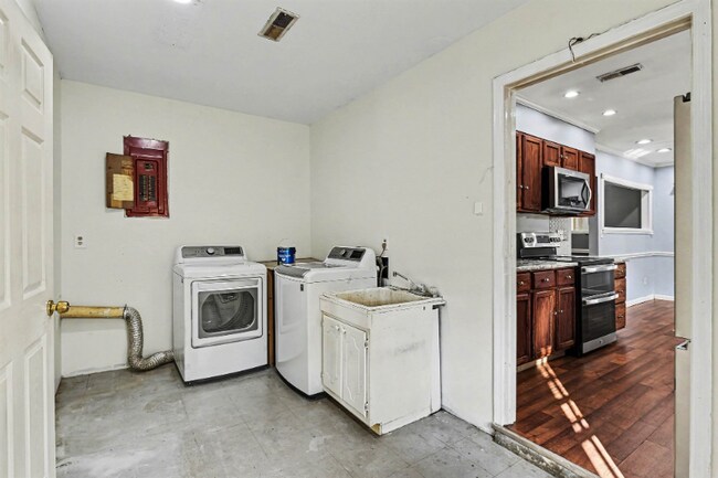 Building Photo - 115 Loblolly Ln