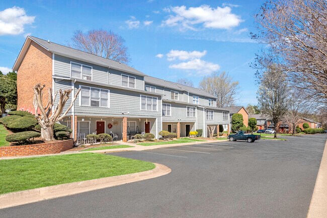 Foto del edificio - The Village at Catawba Ridge