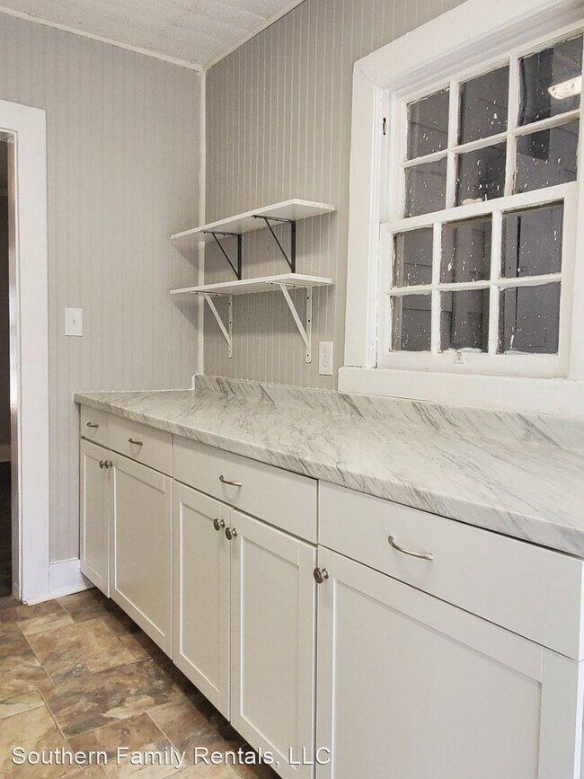 Foto del edificio - 2 br, 1 bath House - 102 W. Johnson St.