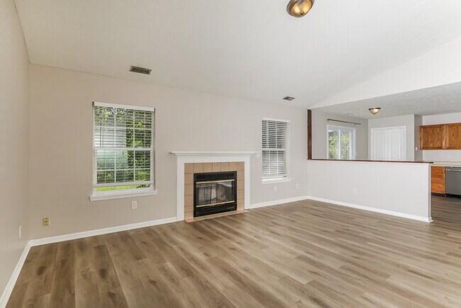 Building Photo - 1010 E Killian Dr