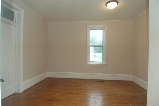 Building Photo - 347 N 3rd St