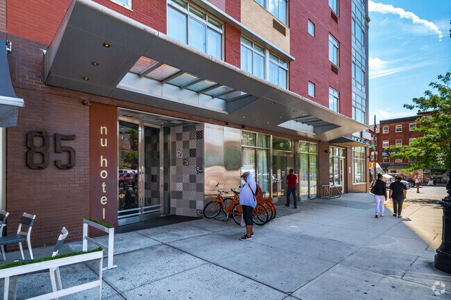 Entrada - The Smith Condominium
