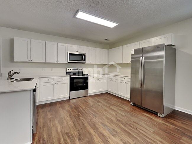 Building Photo - 125 Ducane St