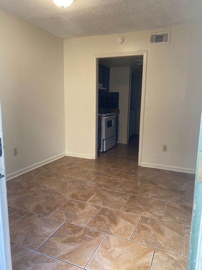 Building Photo - A beautiful three bedroom townhouse ready ...