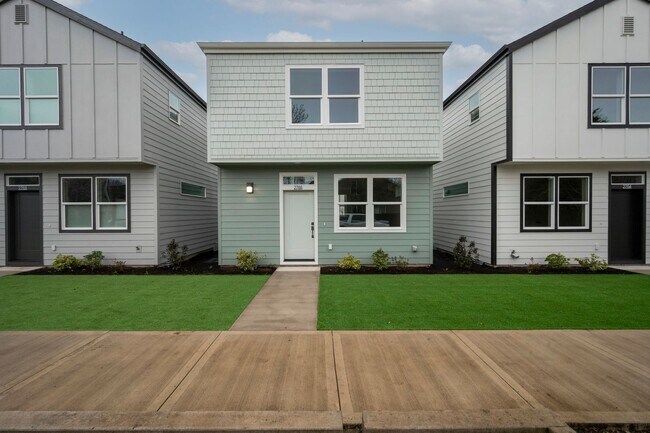 Building Photo - Move In Special Up to 3 Months Free- New c...
