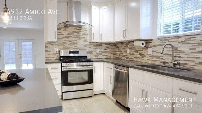 Foto del edificio - Renovated 3-Bed, 2-Bath Home in Reseda