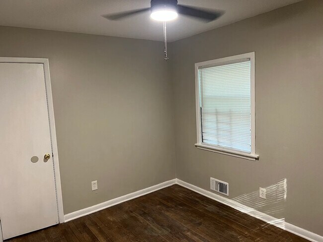 Foto del edificio - Room in House on Spellman St NW