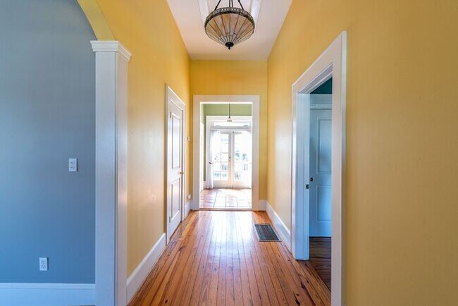 Foto del edificio - 629 McDonald St SE