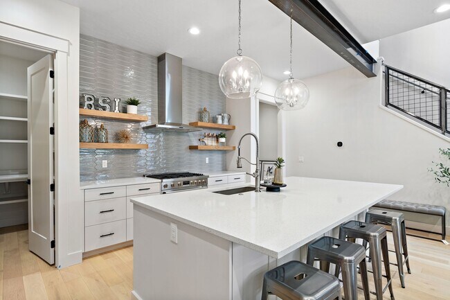 Foto del edificio - 2450 W Iron Coop St