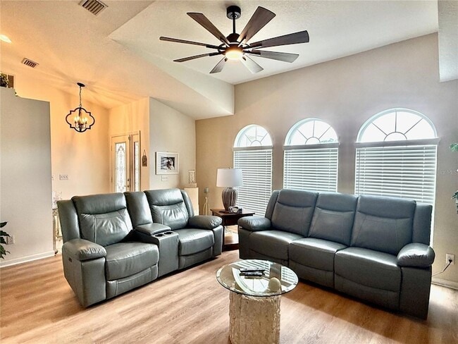 Foto del edificio - 5333 NW 25th Loop
