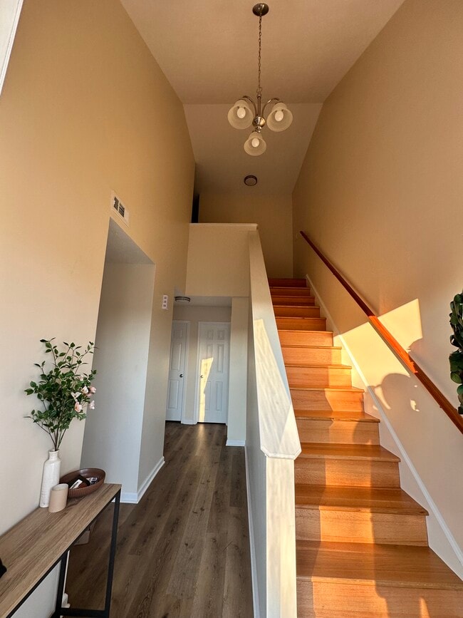 Entry Way Foyer - 1641 York Dr