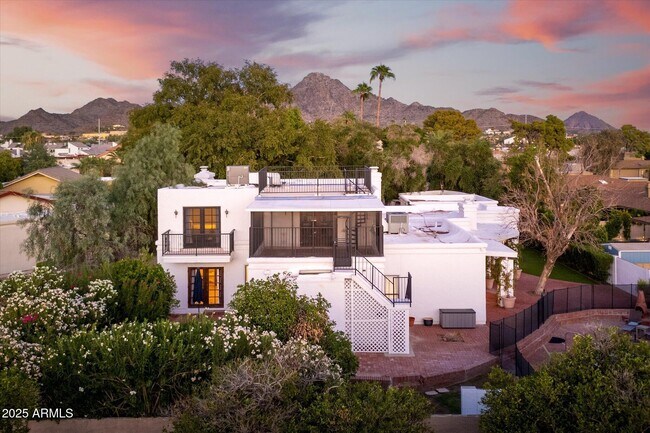 Foto del edificio - 1025 E Morten Ave