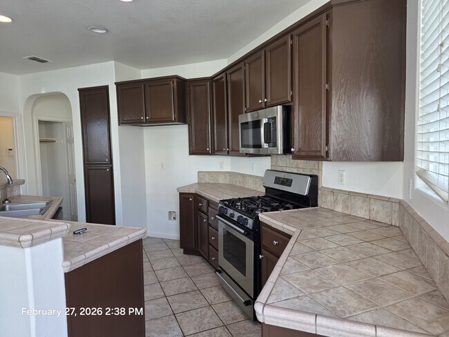 Foto del edificio - 6905 Loheit Way