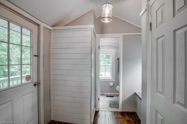 área de vestidor - 2415 Jefferson Ave
