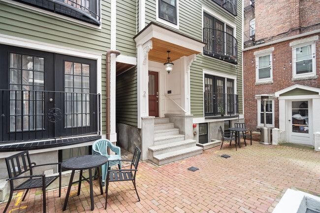 Building Photo - 2 Walsh Pl