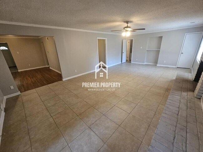 Building Photo - 1830 Myrna Ln