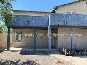 Building Photo - 1010 E Elm St