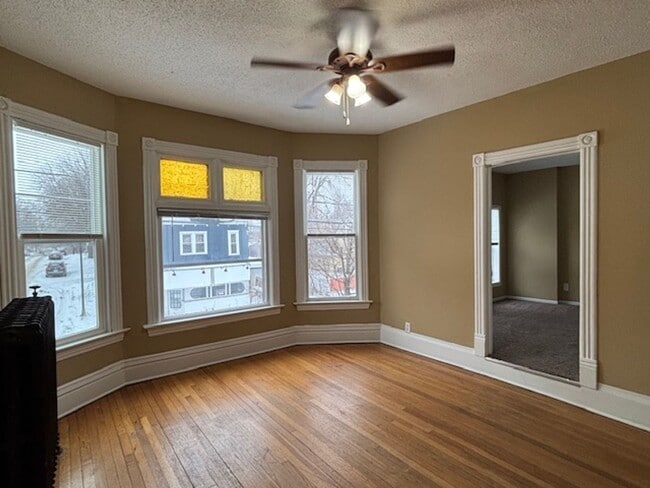 Building Photo - 548 Minnehaha Ave E