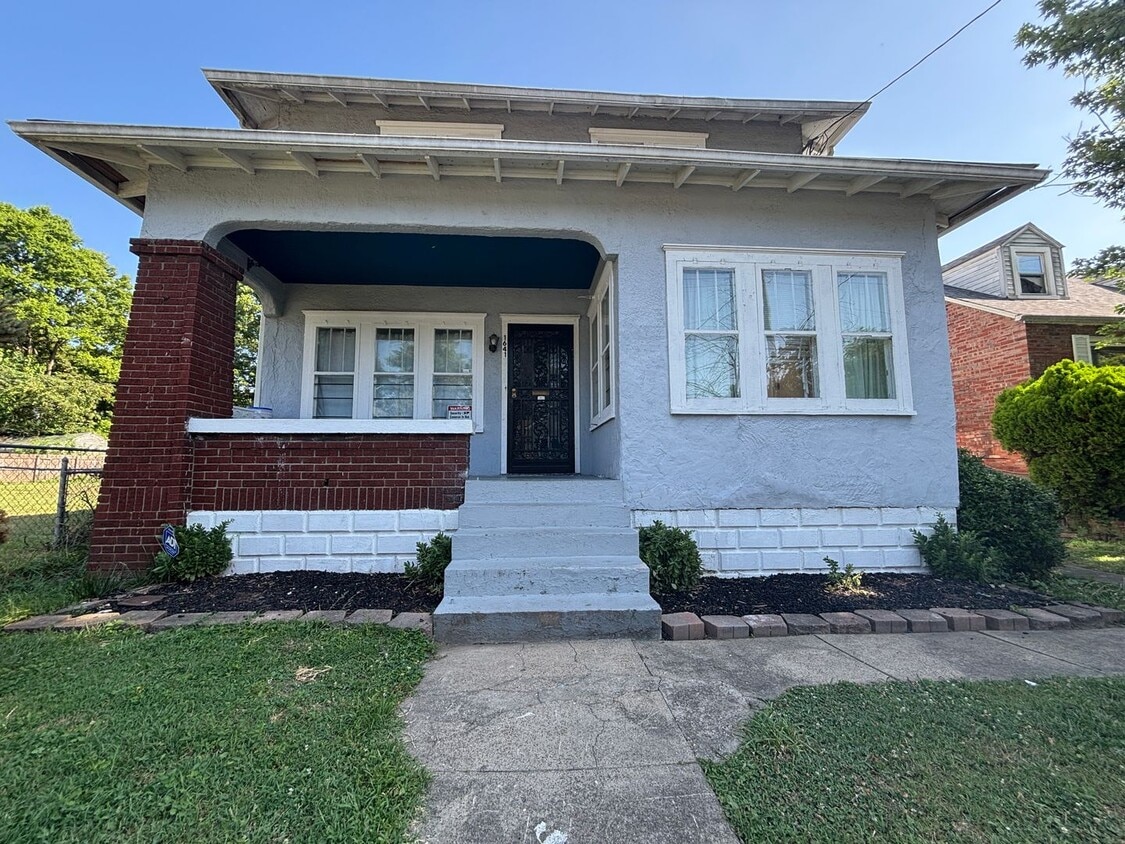 Primary Photo - 5 Bed/2 Bath in California Neighborhood