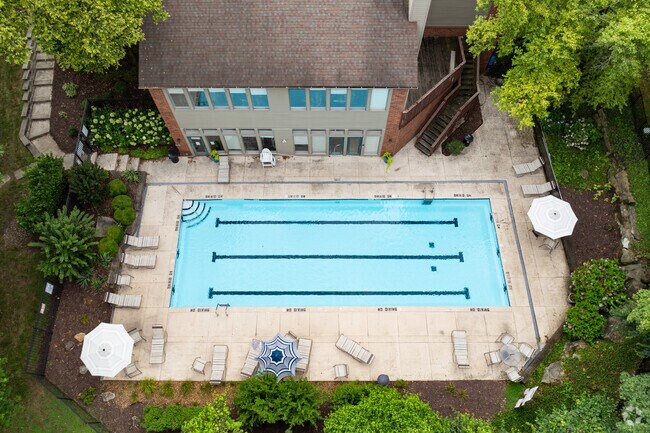 Piscina - Chesterfield Village Townhomes