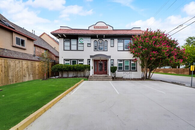 Foto del edificio - 5747 Richmond Ave