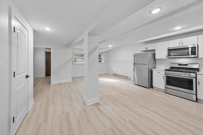Building Photo - 5627 N Wayne Ave