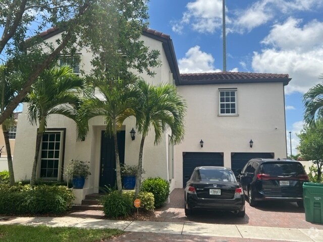 Exterior - Studio above Garage - 16940 SW 92nd Street Cir