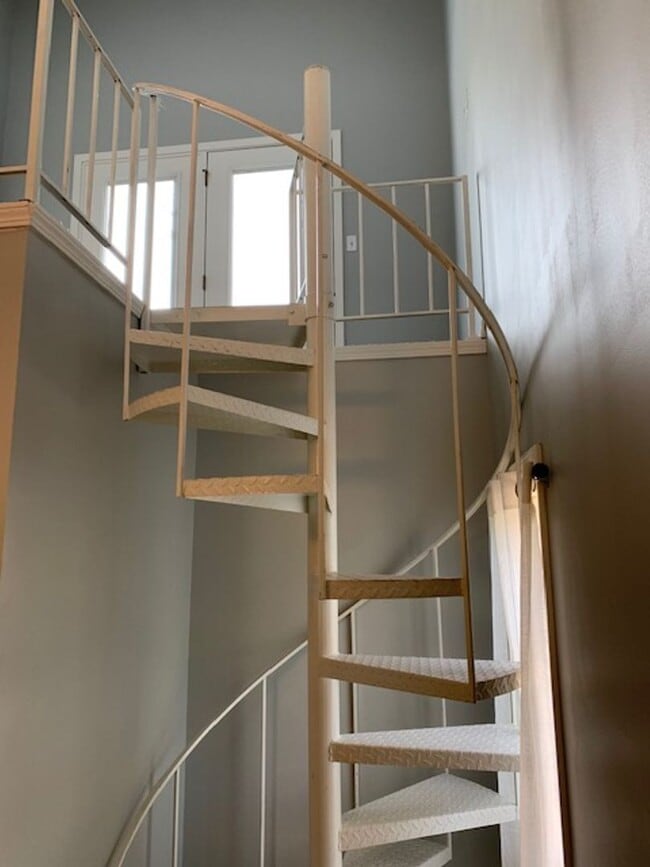 Foto del edificio - Spacious 3 bedroom 3.5 Baths 2 Home Office...