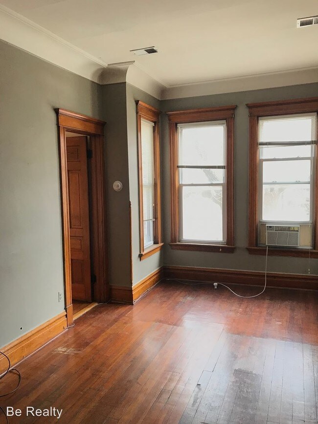 Foto del edificio - 2052 N Sheffield Ave