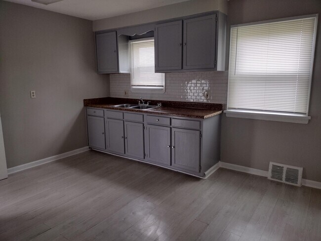 Foto del edificio - 3983 E 153rd St