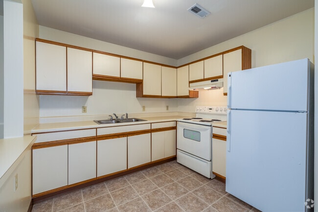 1BD, 1BA Classic - Kitchen - St Catherine 55+ Living Community