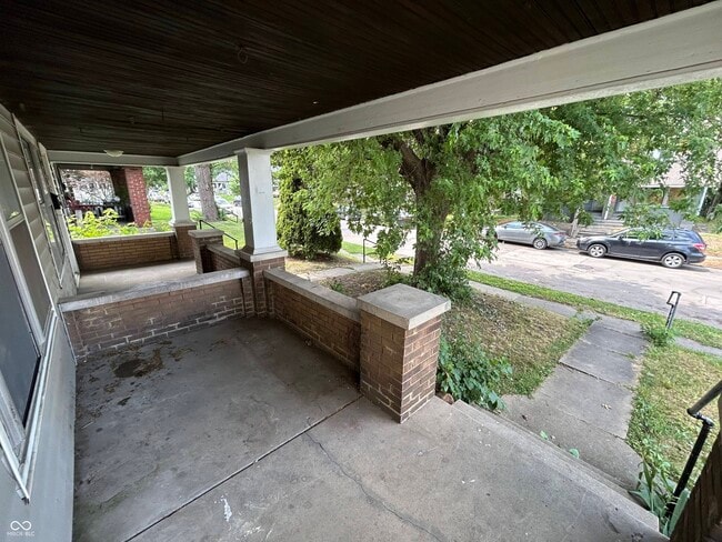 Building Photo - 823 N Bradley Ave