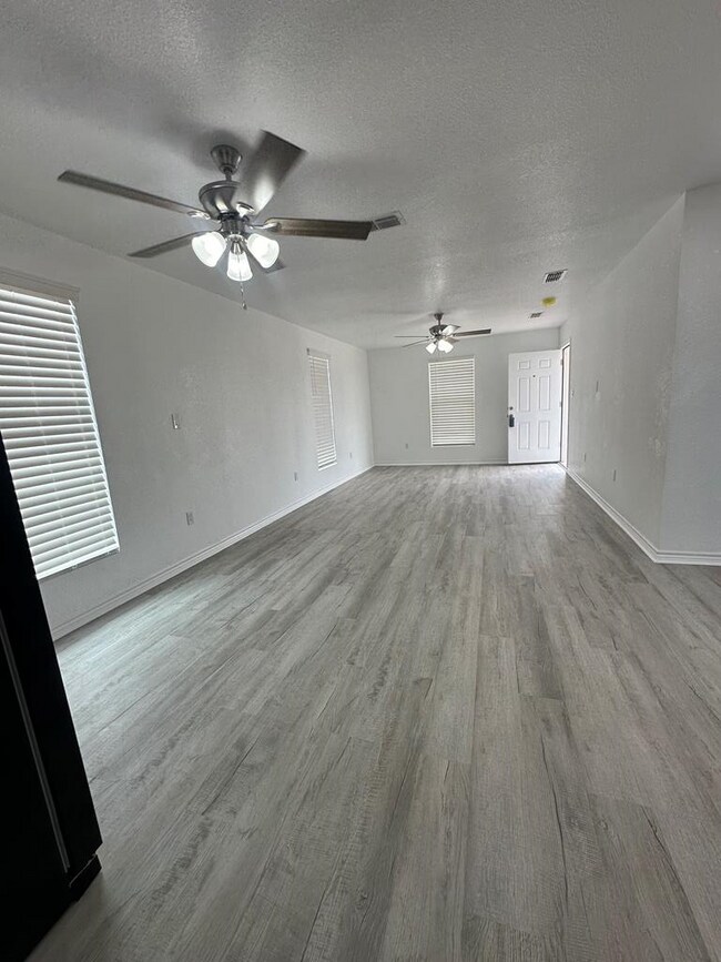 Foto del edificio - 3580 N Treadway Ave