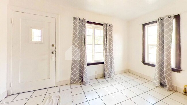 Foto del edificio - 3 br, 1 bath House - 11154 Arminta St -
