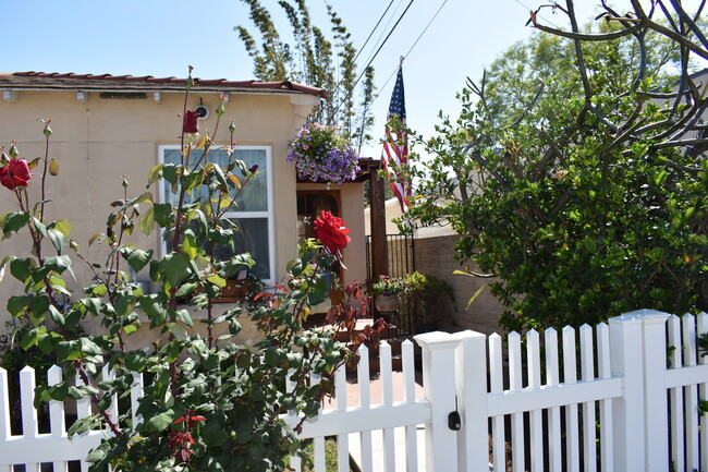 Foto del edificio - Four Bedroom in Heart of Coronado